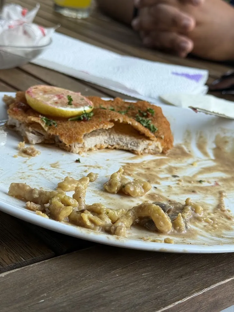 Vincenza Pirronitto_Altes Bahnhöfle_Albstadt_review