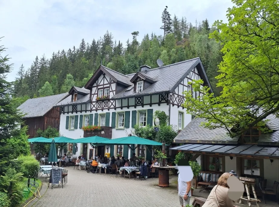 Doris Herpich_die Bischofsmühle_Helmbrechts_avis