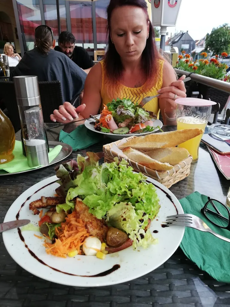 Gabriele Funke_Cafe Bistro offside ice cream shop_Hengersberg_review