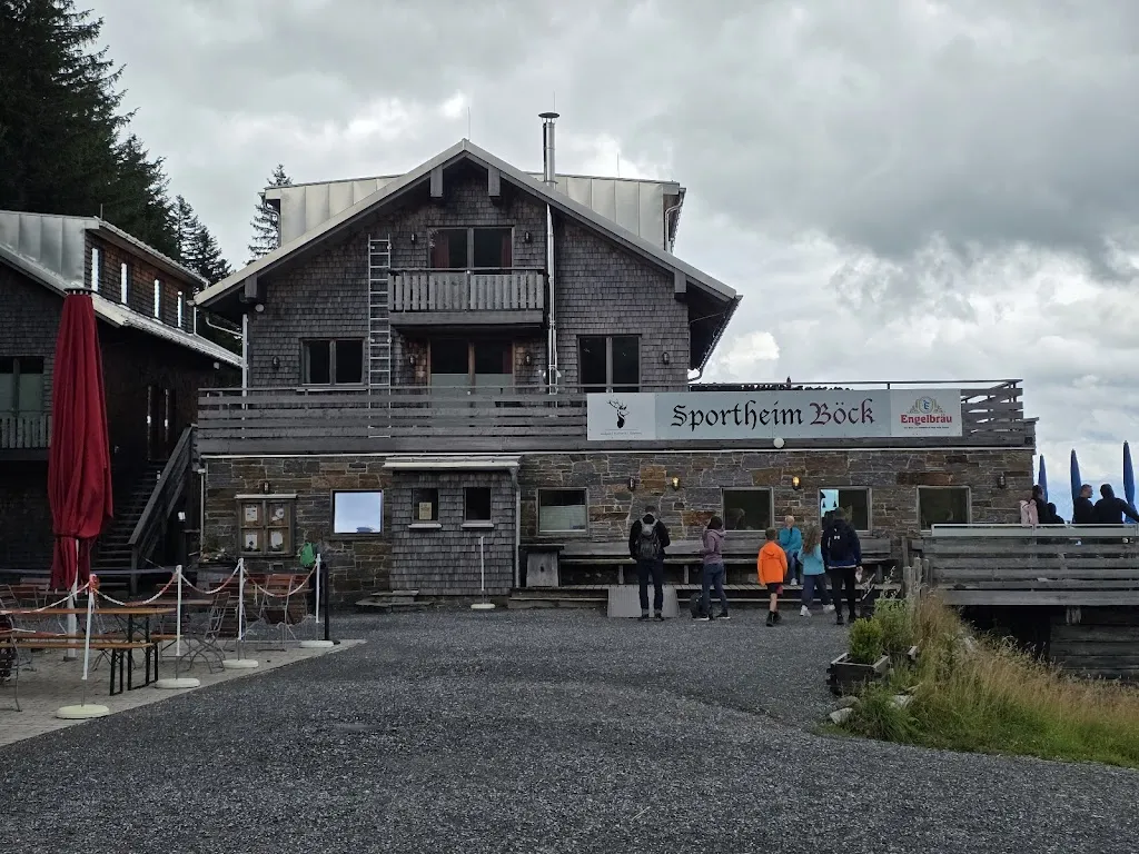 Lavoisier Junior WAH KENOUNOUH_Enzianstube Nesselwang_Nesselwang_review