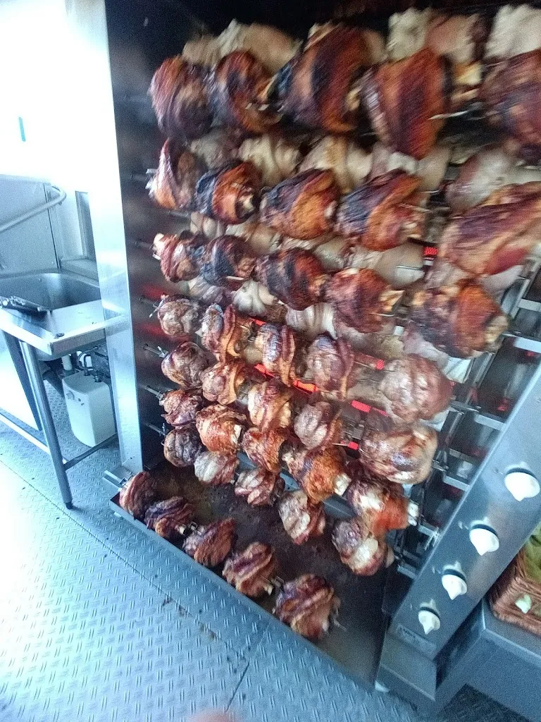 Haxen und Hendl an der B12 by Metzgerei Fastner_Hinterschmiding_slider_image_1