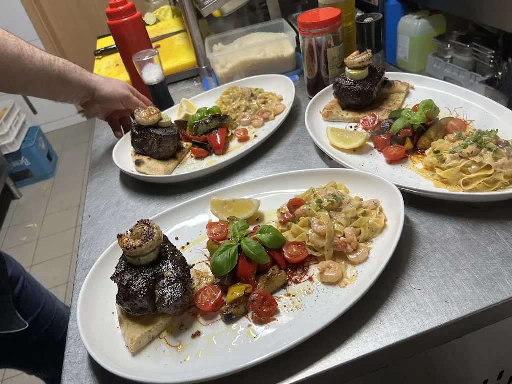 Pizzeria Ristorante ,,Capri,,_Heßdorf_slider_image_3