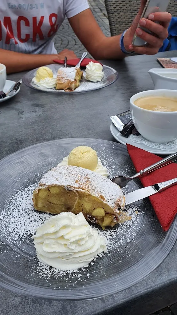 Regimantas Pestininkas_Cafe-Bistro 1601_Hilpoltstein_review