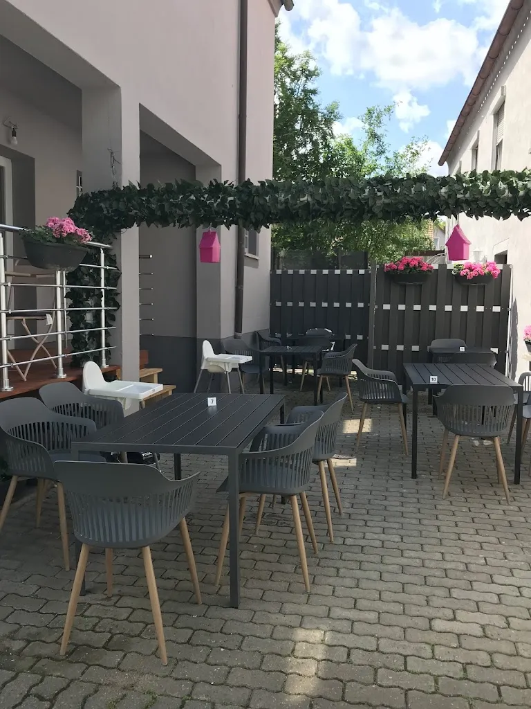 Masa Bistro & Cafe restaurant in Höchberg