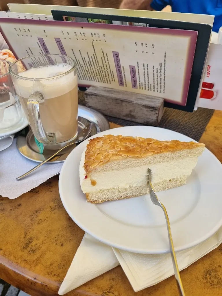 Paola Branas-Born_Cafe Intermezzo_Albstadt_recensione