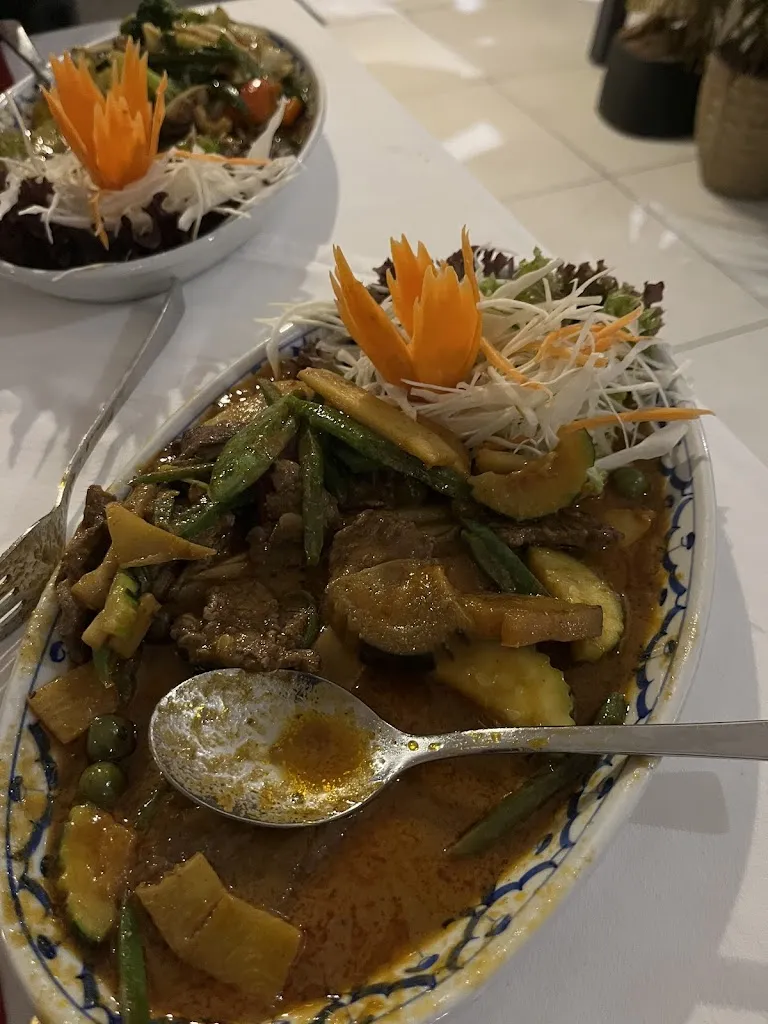 Guitars & Travel_Mai Thai_Heroldsberg_review