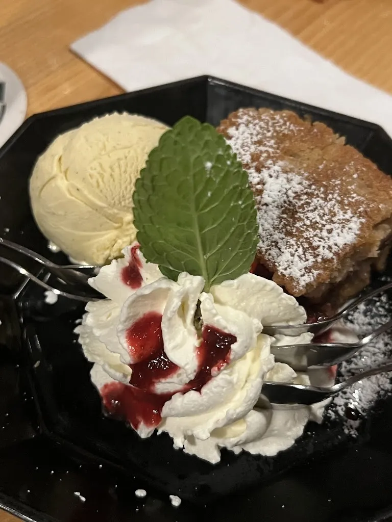 Asia K_Drei Linden_Kalchreuth_review