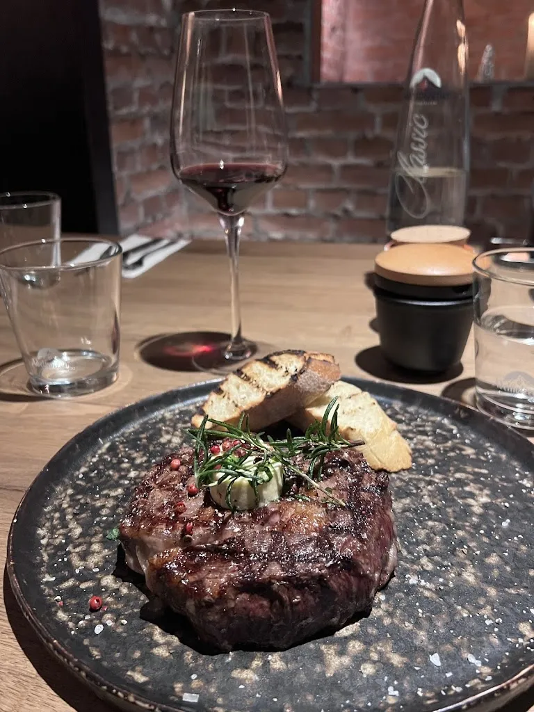 Heidi McLean_Kleine Welt - Steak Bar_Herzogenaurach_avis