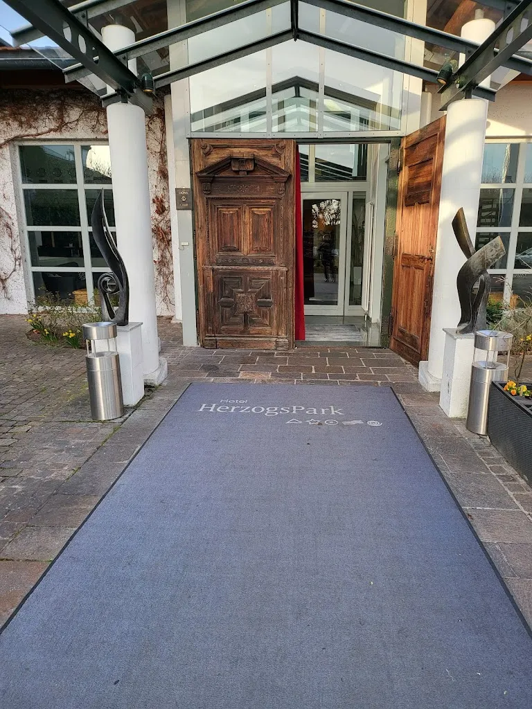 Werner Brauer_Restaurant Stüberl im Hotel HerzogsPark_Herzogenaurach_review