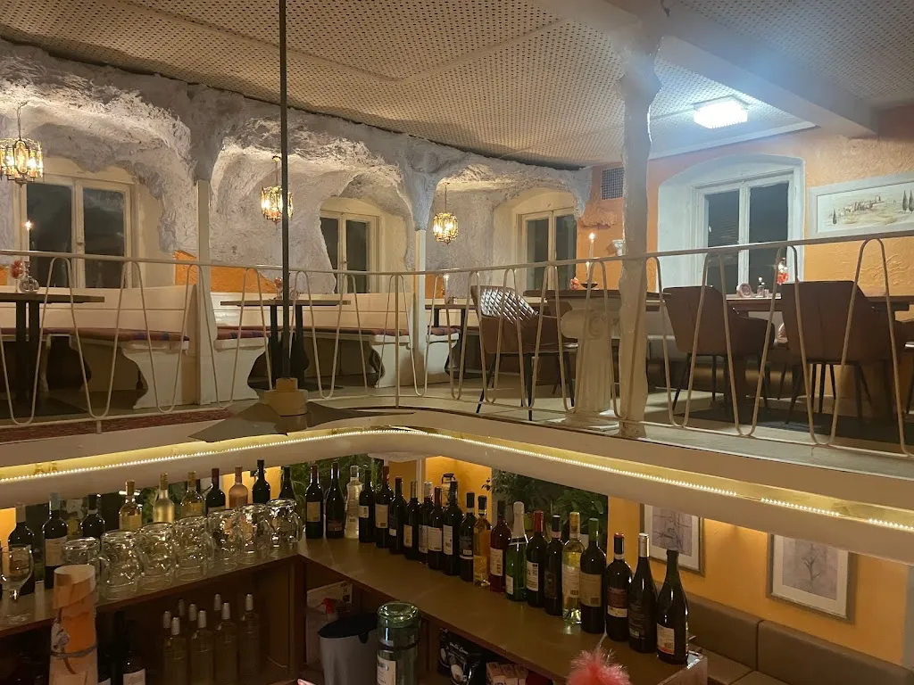 Pizzeria-Restaurant -Goldener Adler -essen +trinken_Hohenfels_slider_image_1