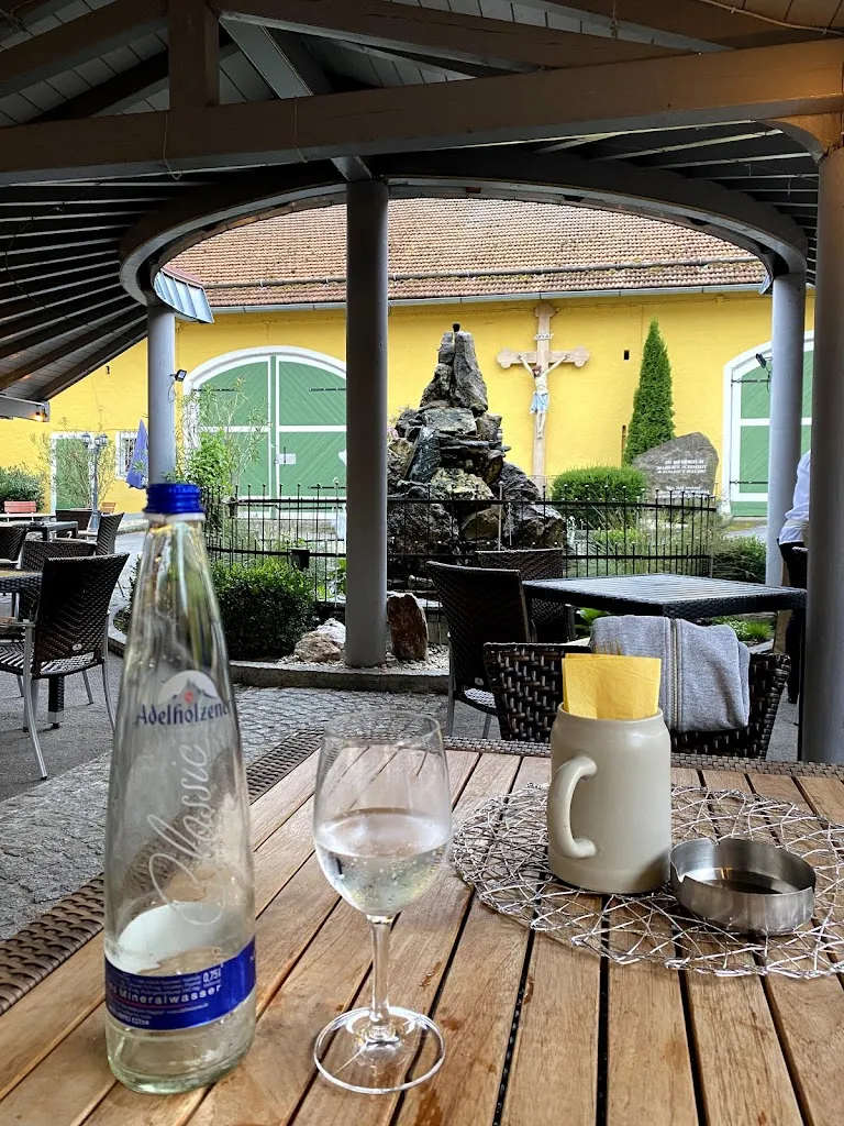 Gutshof-Restaurant Schmidt restaurant in Hohenwarth