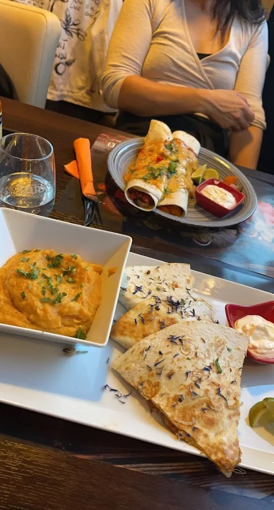 Evangelia_Hola! Taco®_Hof_review