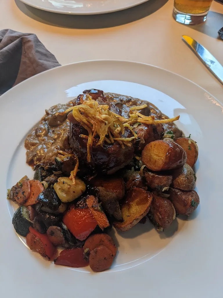 Michal Michalak_Achi's Restaurant_Hof_review