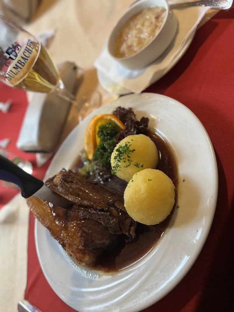 Iris Schaller-Turowski_Altdeutsche Bierstube_Hof_review