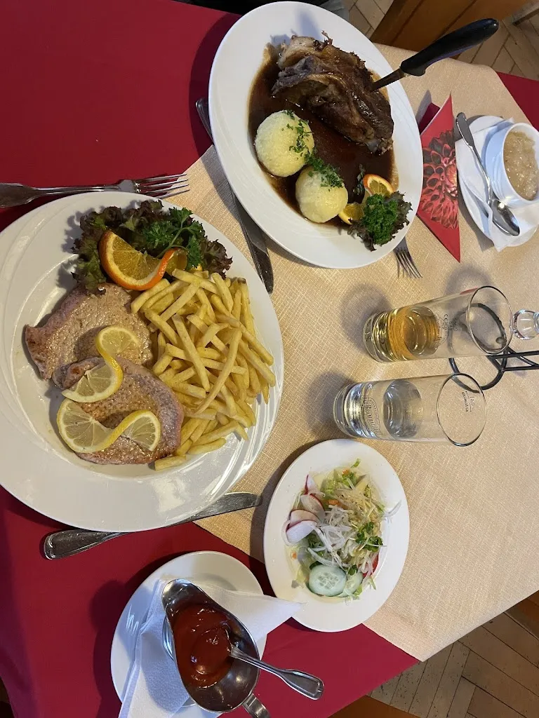 Jakob Strauß_Altdeutsche Bierstube_Hof_review