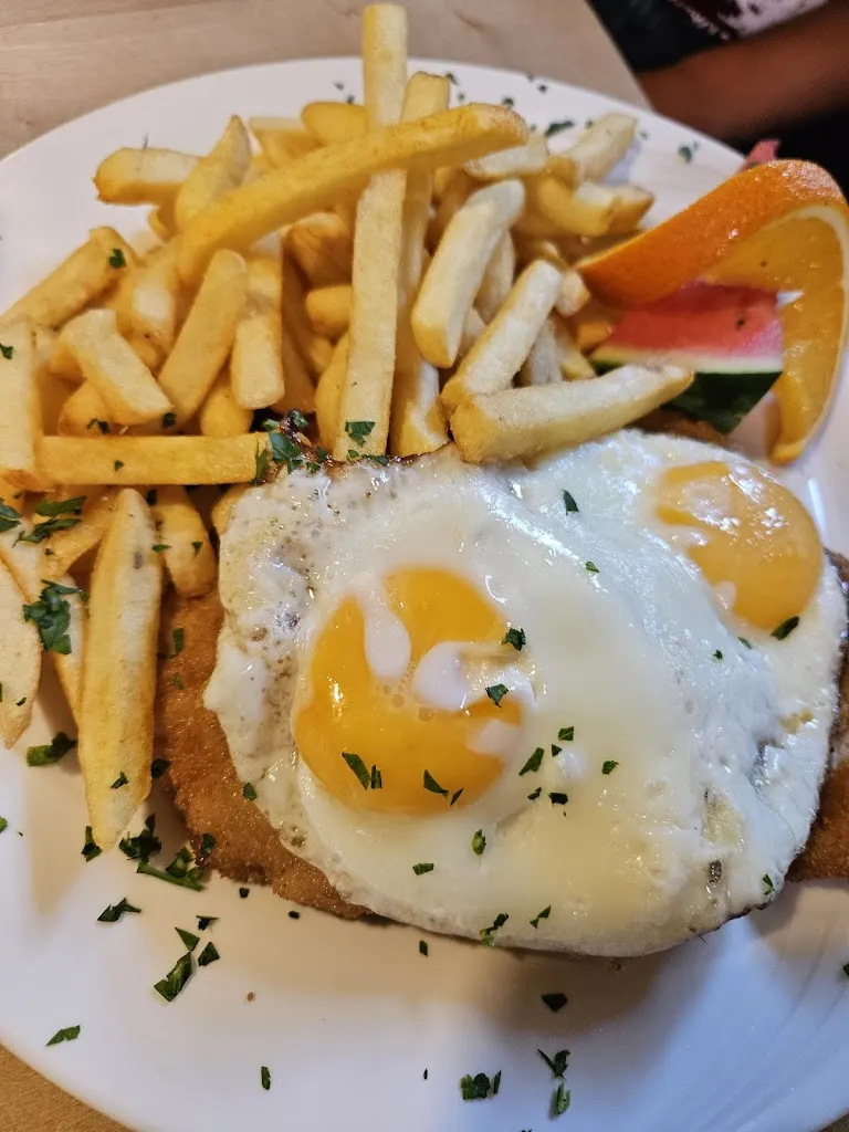 Gasthof Rotes Roß_Hof_slider_image_3