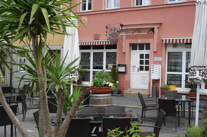 Maxplatz Restaurant_Hof_slider_image_3