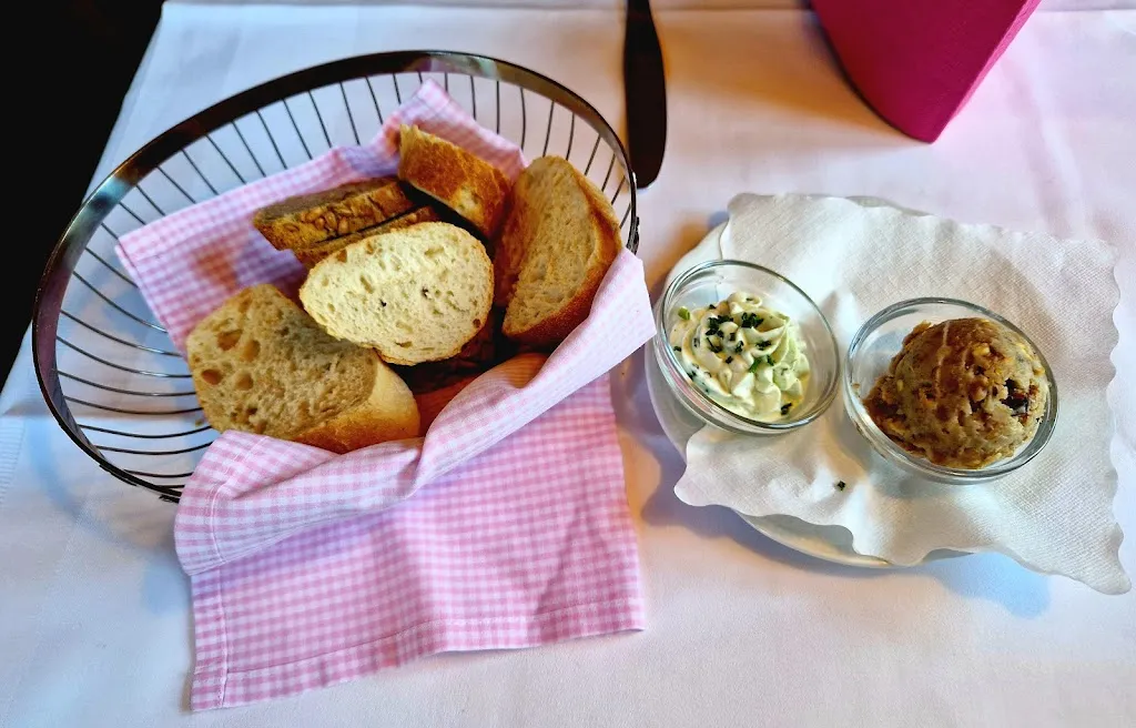 Beatrix Gemen Gasthof Altwirt restaurant in Brunnthal