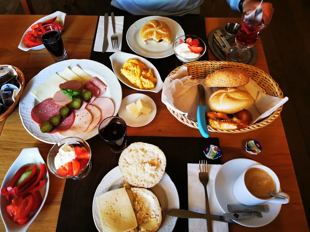 Angelika Te_Bahnhöfle Horgau_Horgau_review