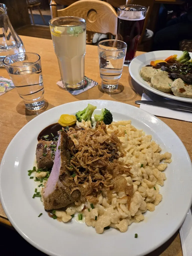 Jean Raymer_At the Olives-farmer_Füssen_reseña