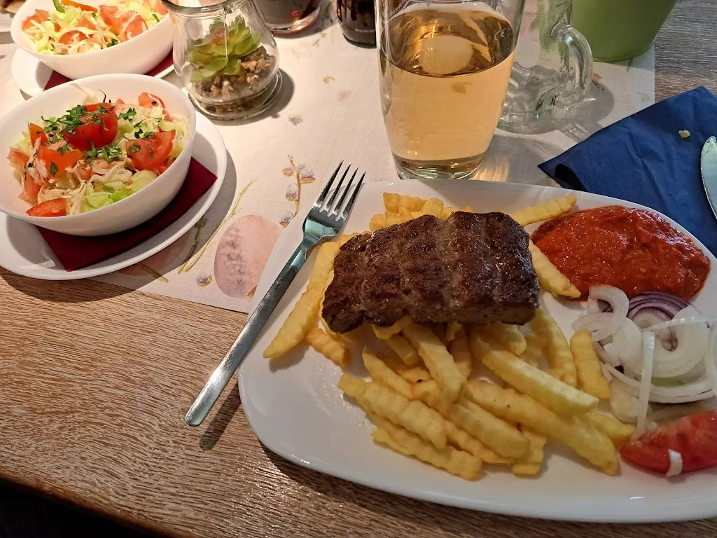 Maria Bichl_Cafe Chivas_Austria_review