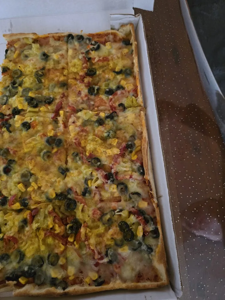 Fatme Hussein_Pizza 99_Ichenhausen_recensione