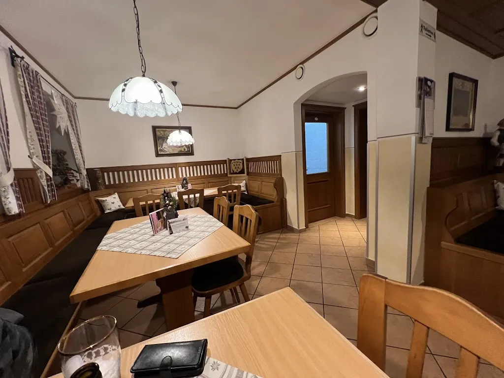 Myles Long_Gasthaus Schmidt_Illschwang_review