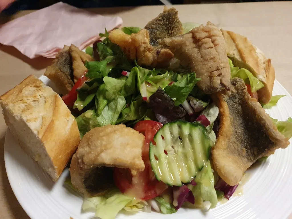 Lorenzo Villa_Wirtshaus Scharfes Eck_Aisch_review