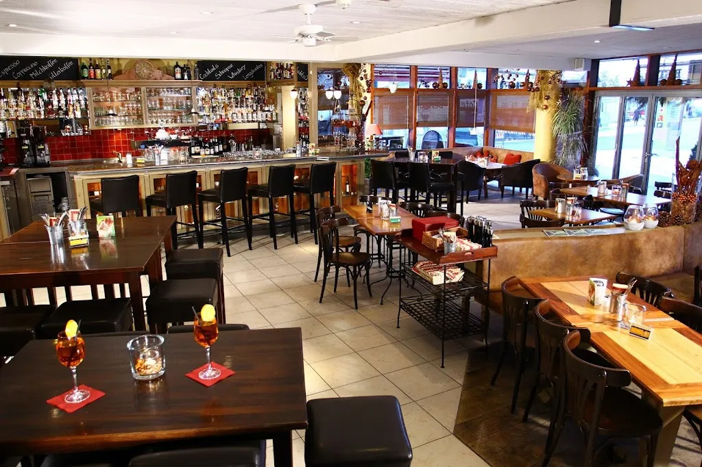 Cafe Bistro Weinbar Papst GbR restaurant in Holzkirchen