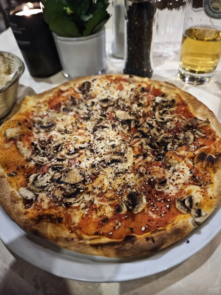 Ristorante Pizzeria La Molisana Enrico Melaragno_Holzkirchen_slider_image_2