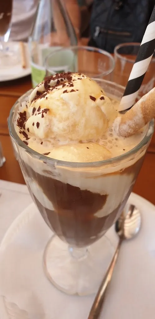 Aggie V._Burg-Café Werdenstein_Allgäu_avis