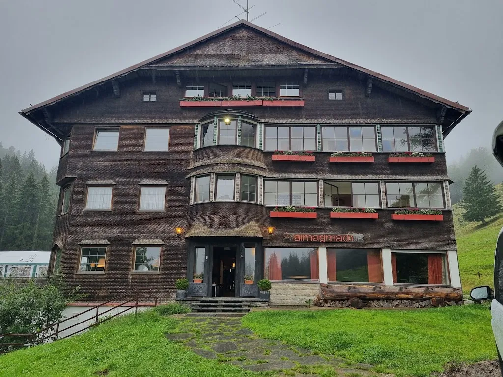 Kobe Indekeu_Berggasthof Almagmach_Allgäu_review