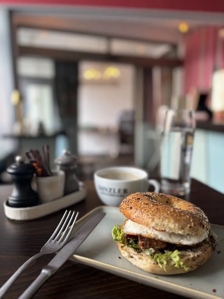 Lars Werhan_Goldmarie Freising_Freising_review