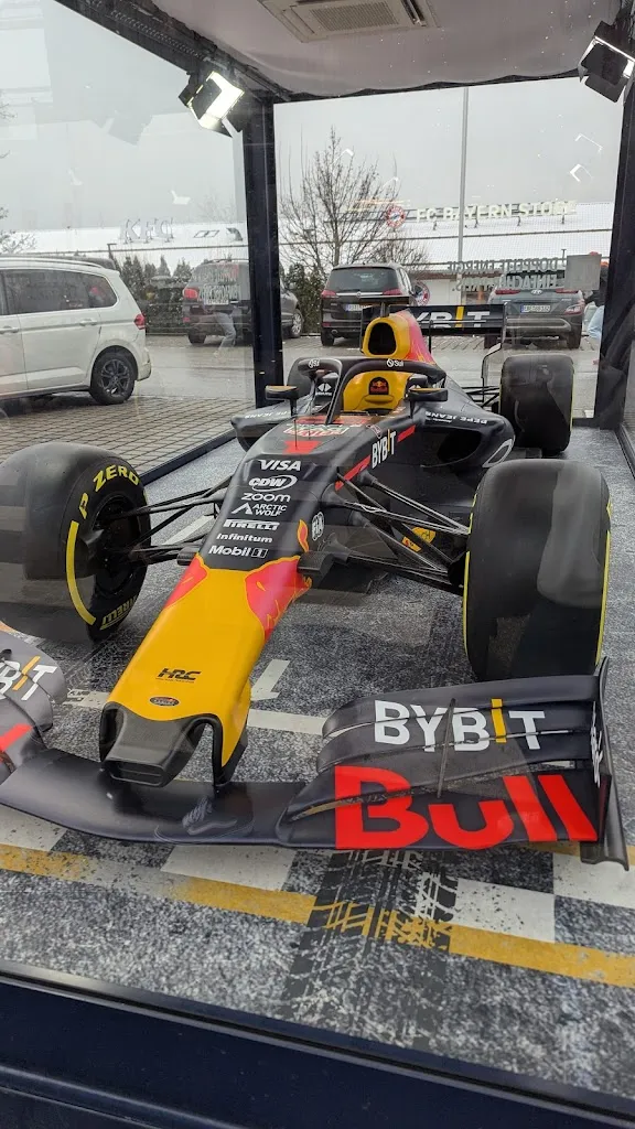 Bourgeoise Curdlesnoot_McDonald's_Irschenberg_review