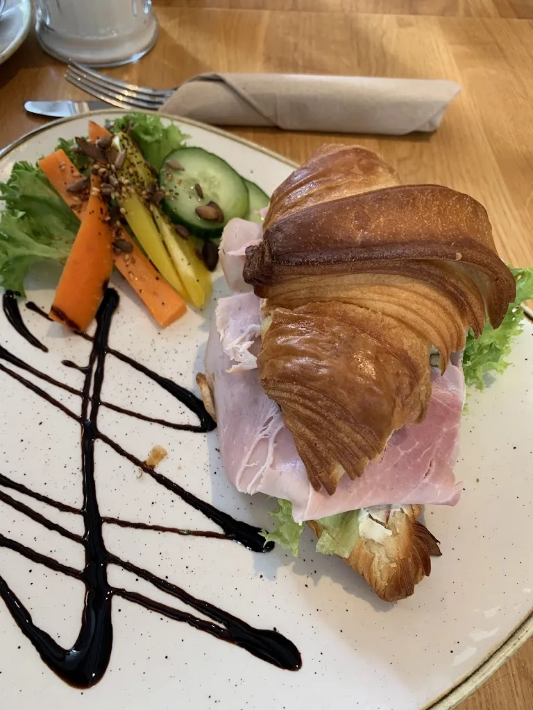 Effila La_Café One_Isen_review