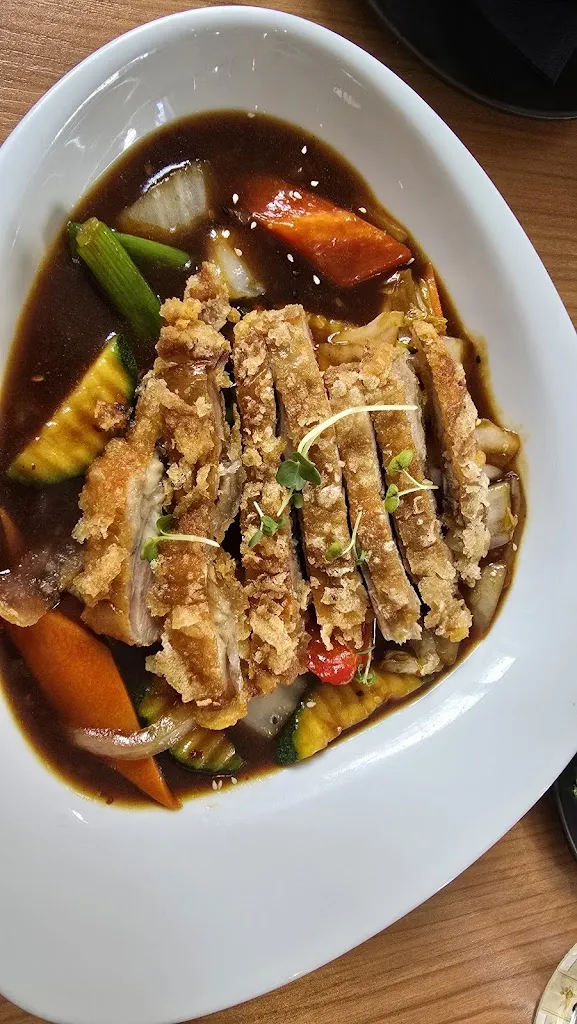 Daniel Lutkowski_HQ - Grill | Wok | Sushi x BÉO BURGER_Isen_review