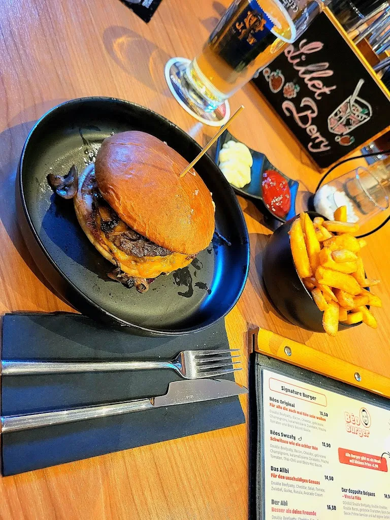 Martin Behling_HQ - Grill | Wok | Sushi x BÉO BURGER_Isen_review