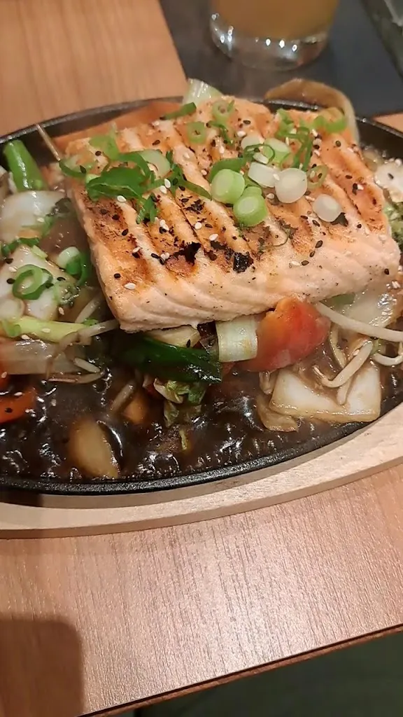 HQ - Grill | Wok | Sushi x BÉO BURGER_Isen_slider_image_2