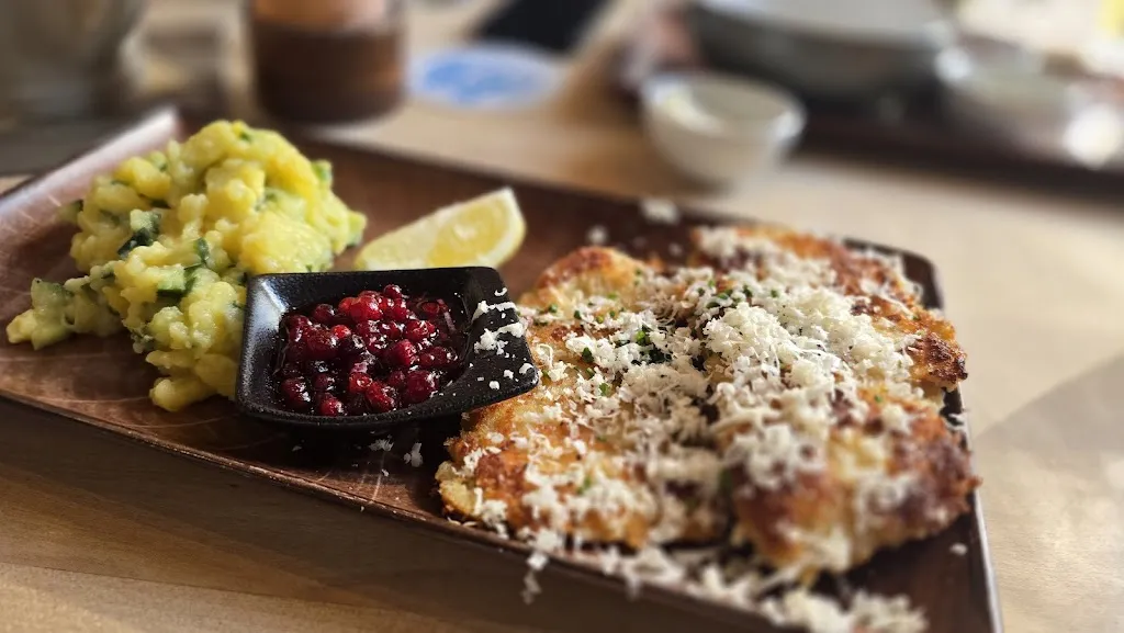 Anil Mishra_Griaß di Resi_Ismaning_review