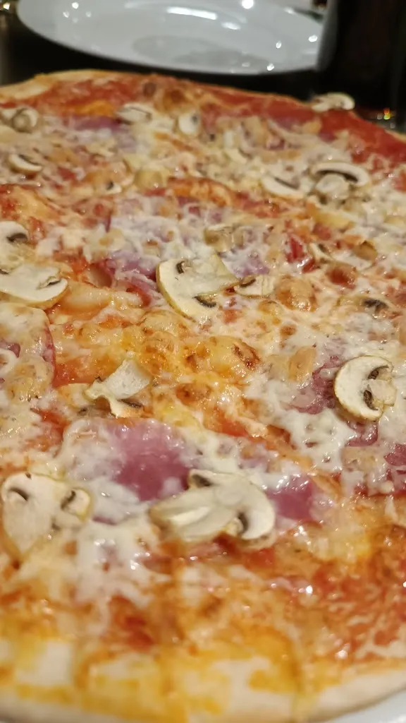 Ana Vukic_PiZZA SERVICE DA TONi_Wörishofen_review