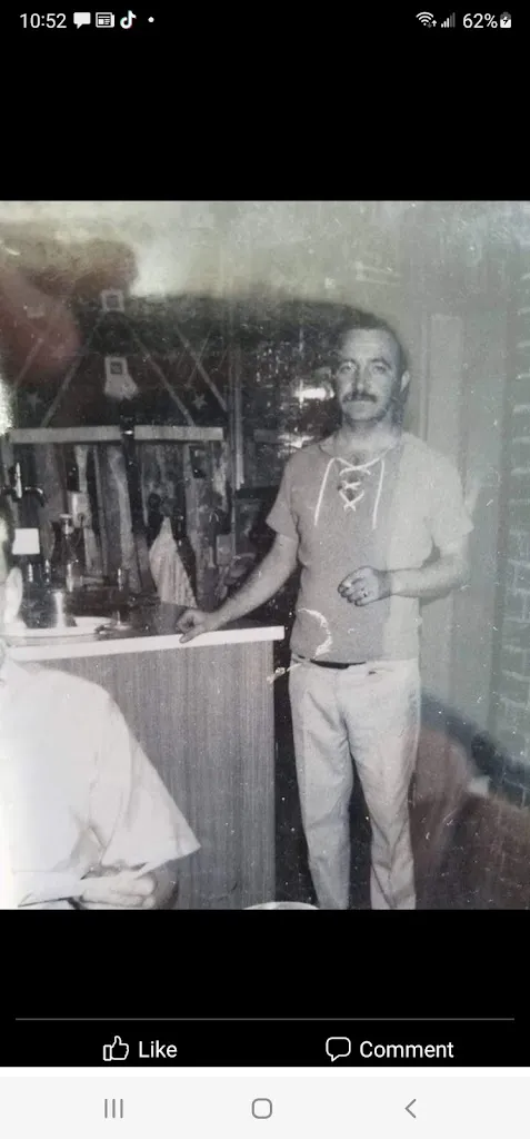 Larry Whitcomb_Gaststätte Töff-Töff_Main_review