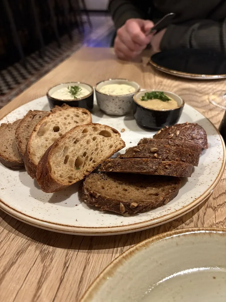 Lea_Emmas Weinbar_Main_review