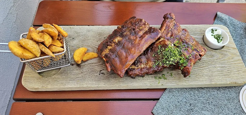 Anja V. (Tanzen macht Spaß)_Fonse's Bräukeller_See_review