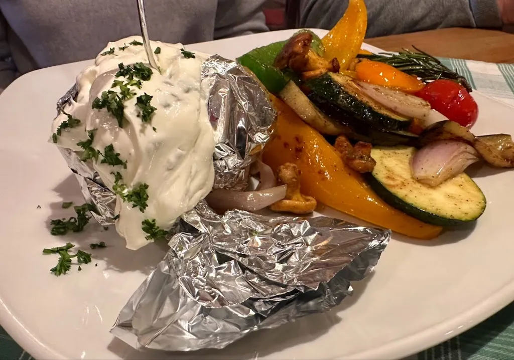 Sönke Treinies_Saliterwirt_Kirchanschöring_review