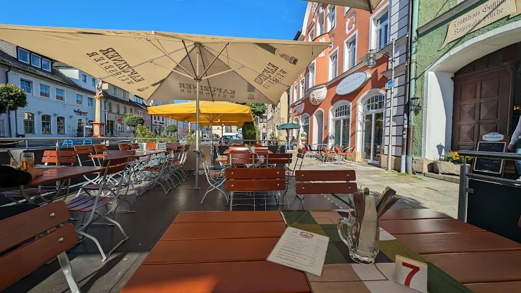 Gasthaus Weißes Ross und Goldene Krone restaurant in Kemnath