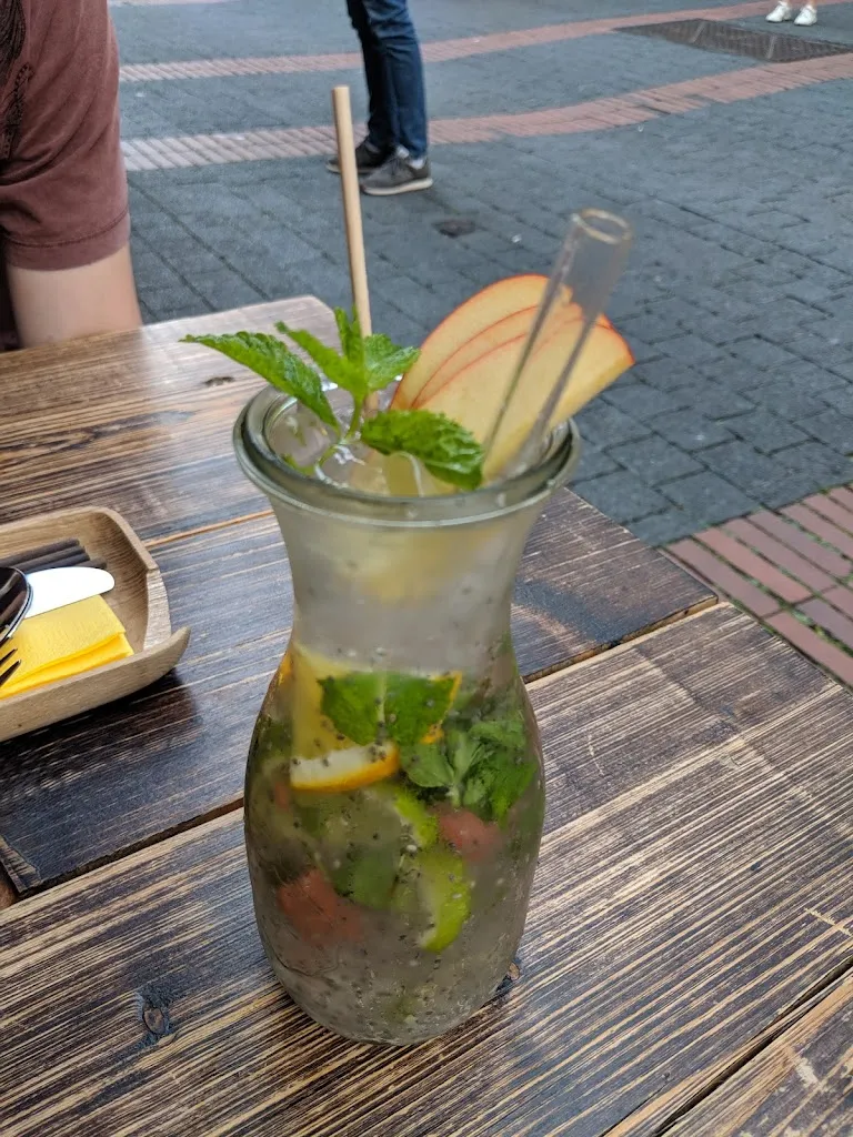 Liz Nenco_Vietal Village / Göttingen_Göttingen_review