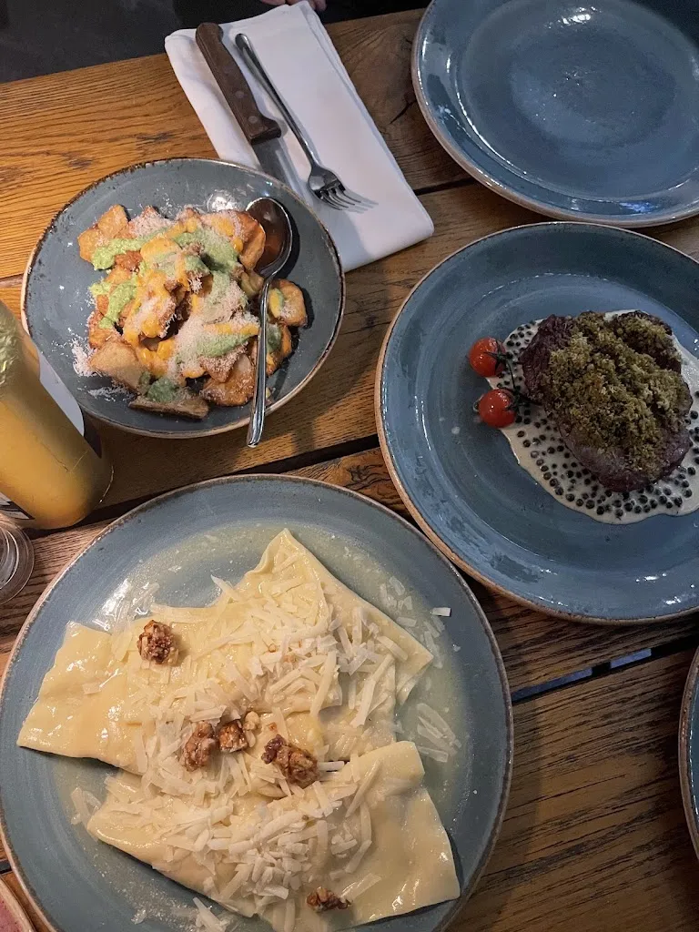 Maggie Laure_amavi PURE - MNG GmbH_Göttingen_review