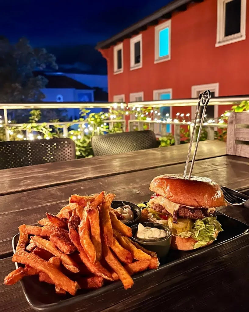 afsaneh_LOKALneun_Göttingen_review