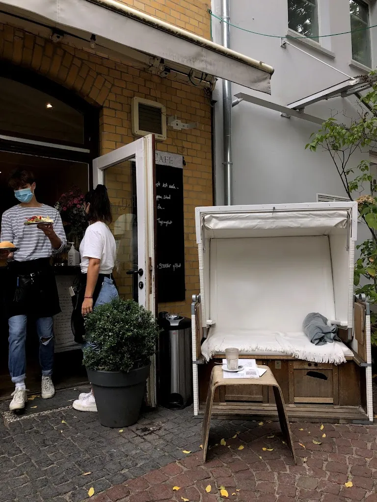 Anastasia Yevtushenko_P-Cafe_Göttingen_review