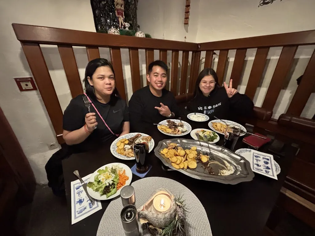 Resty Piaoan_Restaurant Ratskeller_Karlstadt_avis